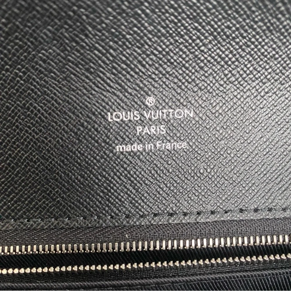 Louis Vuitton Clery Black Epi - Picture 9 of 12